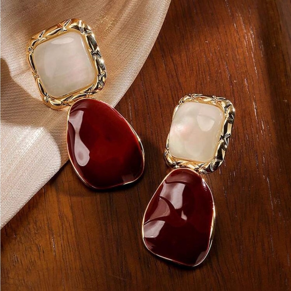 NWOT Burgundy Square Drop Earrings